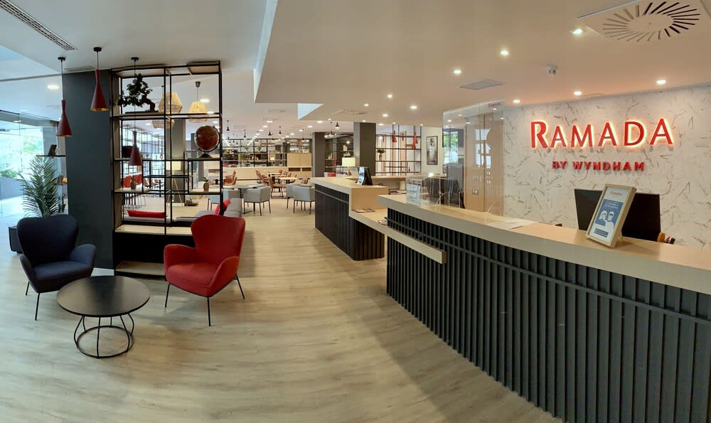 Ramada by Wyndham Valencia Almussafes 2