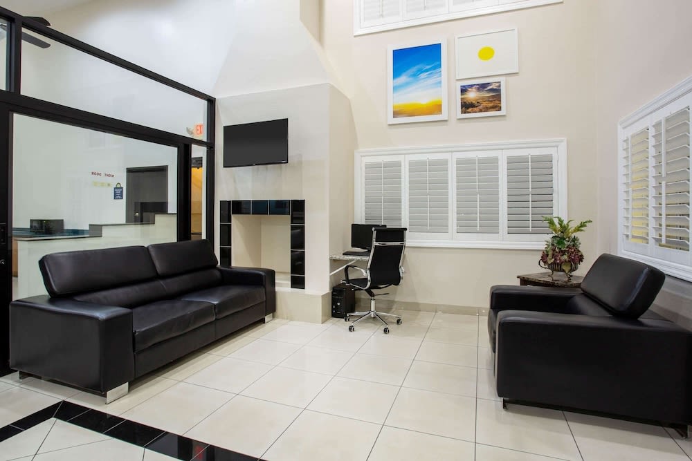 Days Inn by Wyndham Phoenix North 3