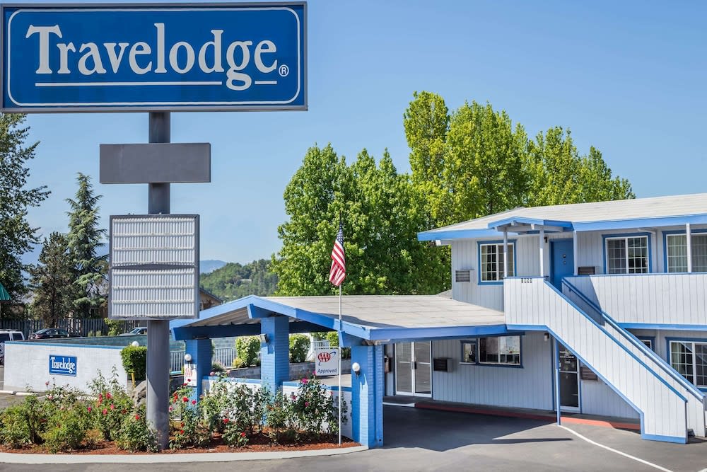 Travelodge by Wyndham Grants Pass 1