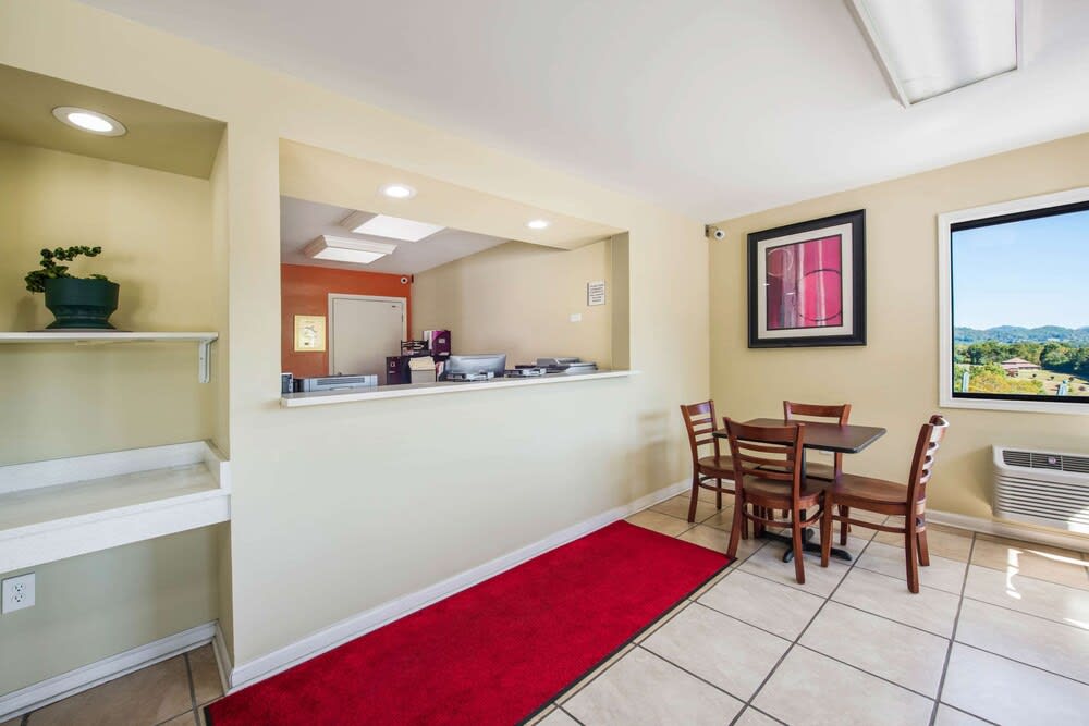 Econo Lodge Waynesville 2
