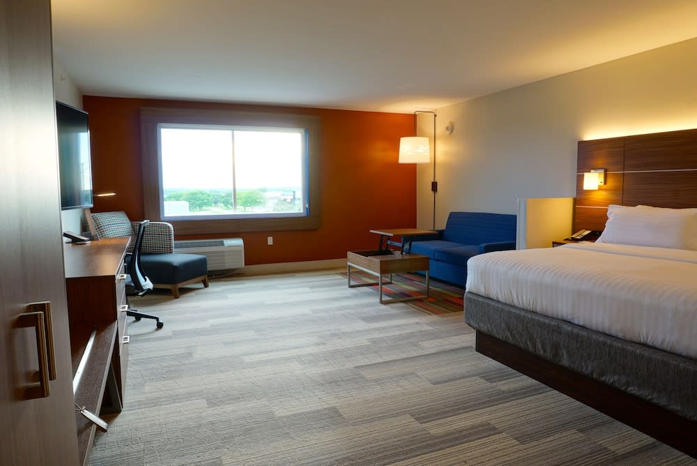Holiday Inn Express & Suites Omaha - Millard Area by IHG 2