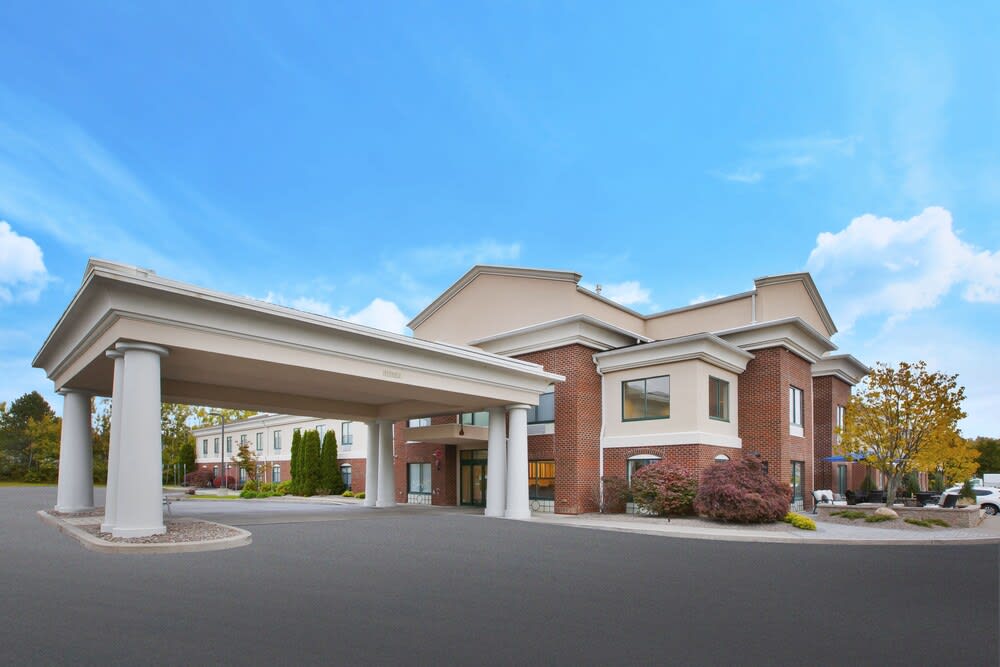 Holiday Inn Express & Suites ROCHESTER-VICTOR by IHG 1