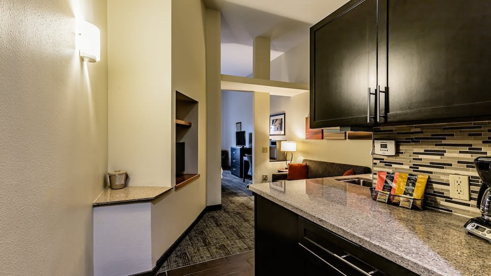 Staybridge Suites Laredo International Airport by IHG 3