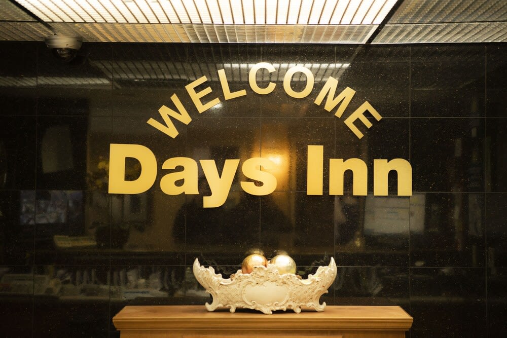 Days Inn by Wyndham Concord 4