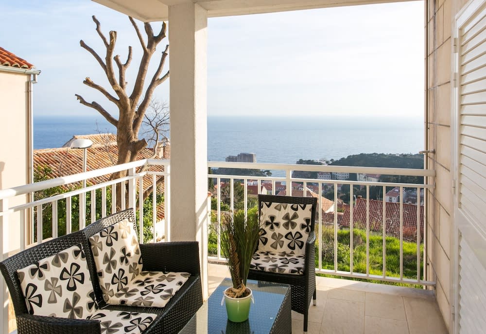Apartments Carmelitta 1