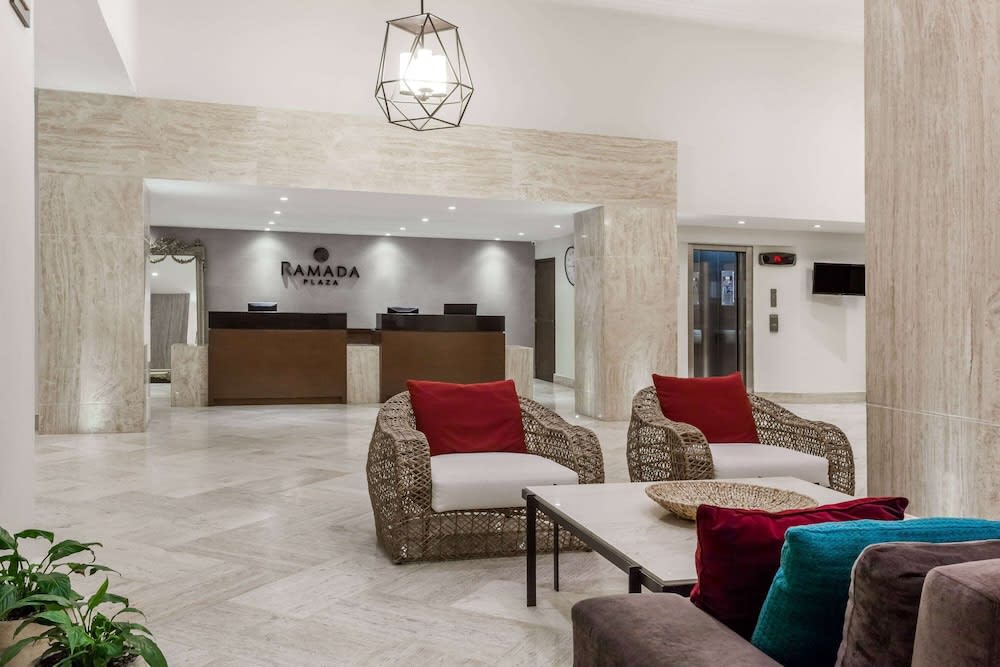 Ramada Plaza Leon 2