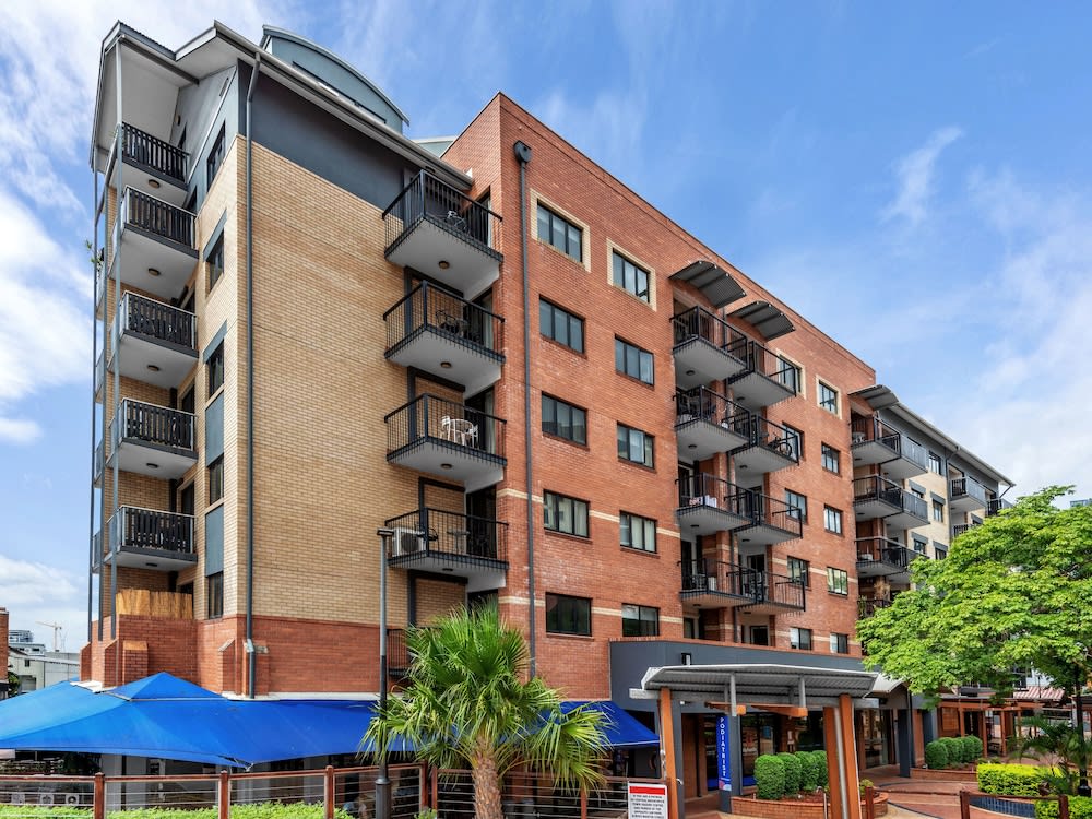 Central Brunswick Apartment Hotel 1