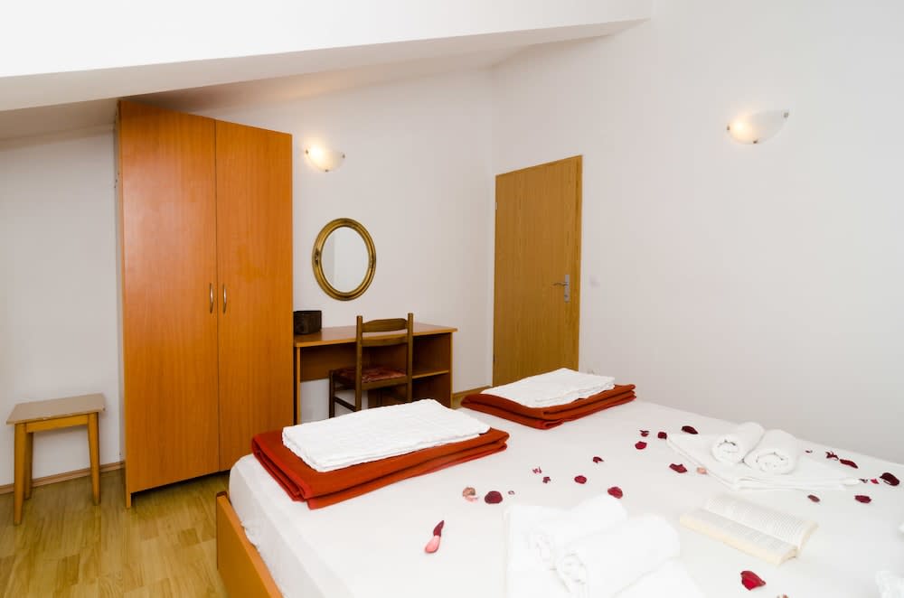 Apartments Senjo - One Bedroom Apartment with Balcony with Sea View Apartman 1 1