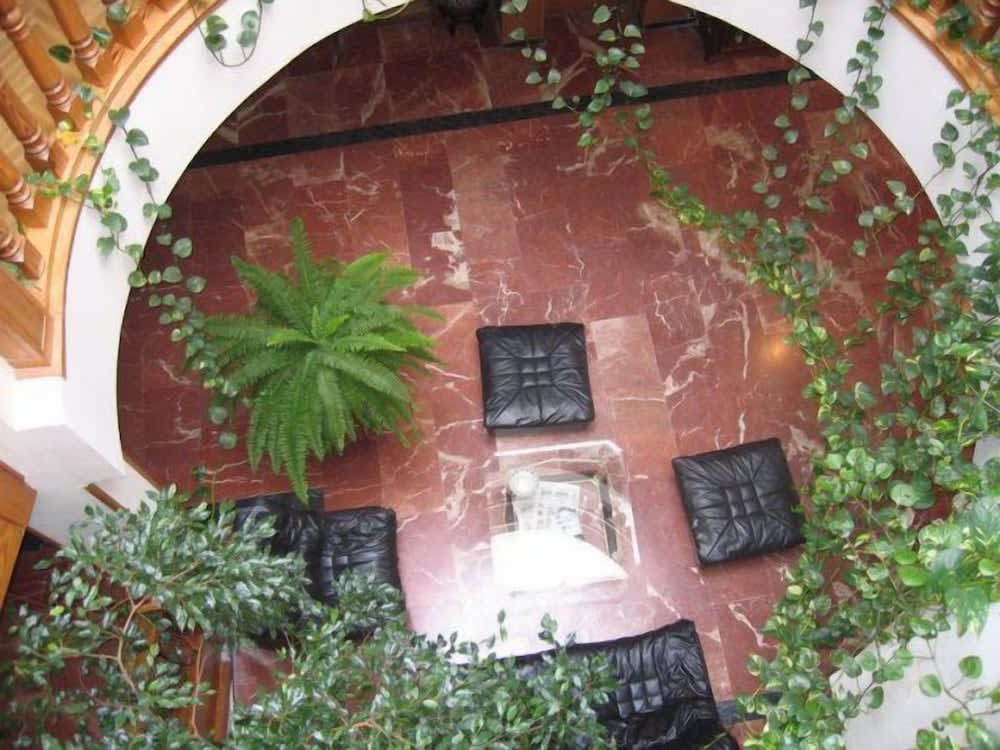 EL NIDO DEL AGUILA HOTEL LAS GACELAS, Becerril 2