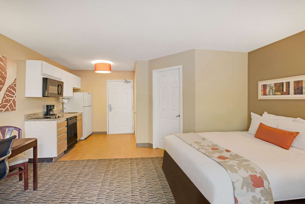 MainStay Suites Chicago Hoffman Estates 1