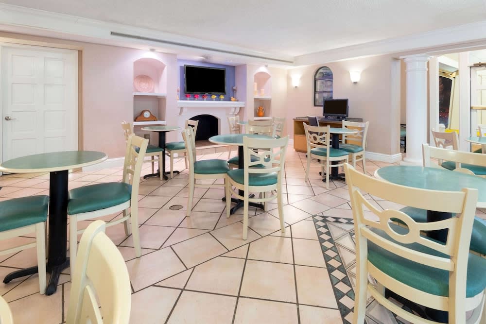 La Quinta Inn by Wyndham Farmington 2