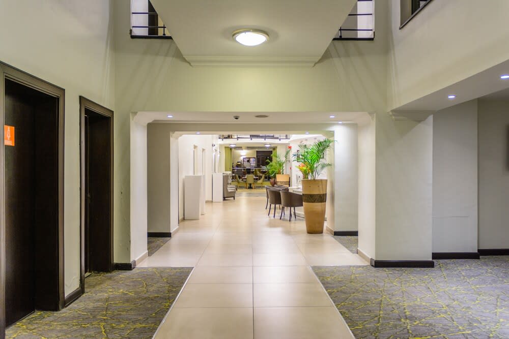 Leola Hotel lkeja 2