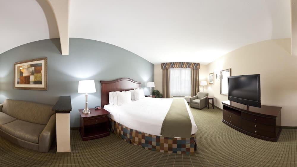 Holiday Inn Express and Suites Henderson, an IHG Hotel 5
