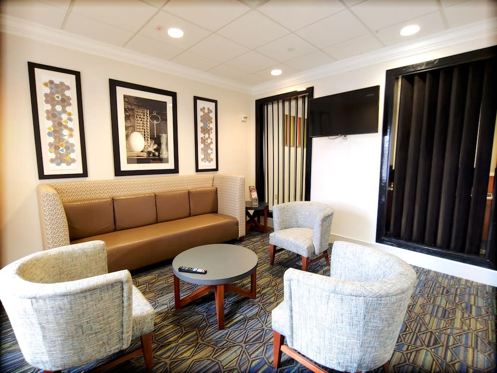 Holiday Inn Express & Suites Clear Spring by IHG 3