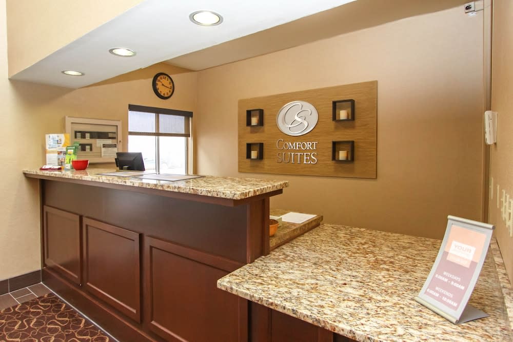 Comfort Suites Lincoln North 2