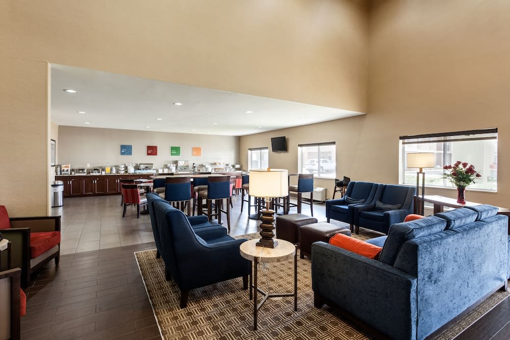 Comfort Suites Lincoln North 4