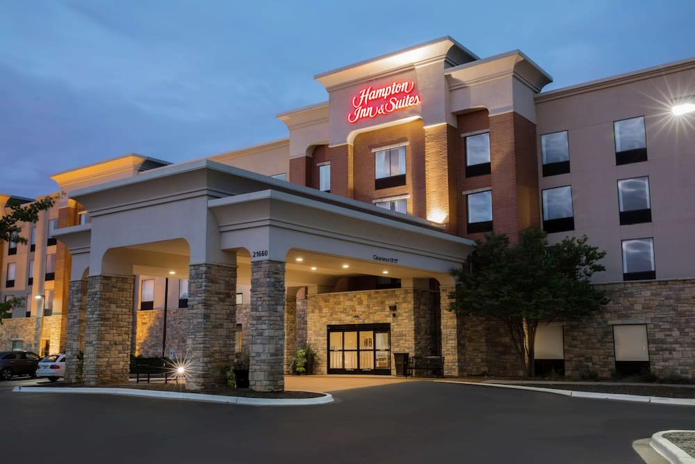 Hampton Inn & Suites Chicago Deer Park 1