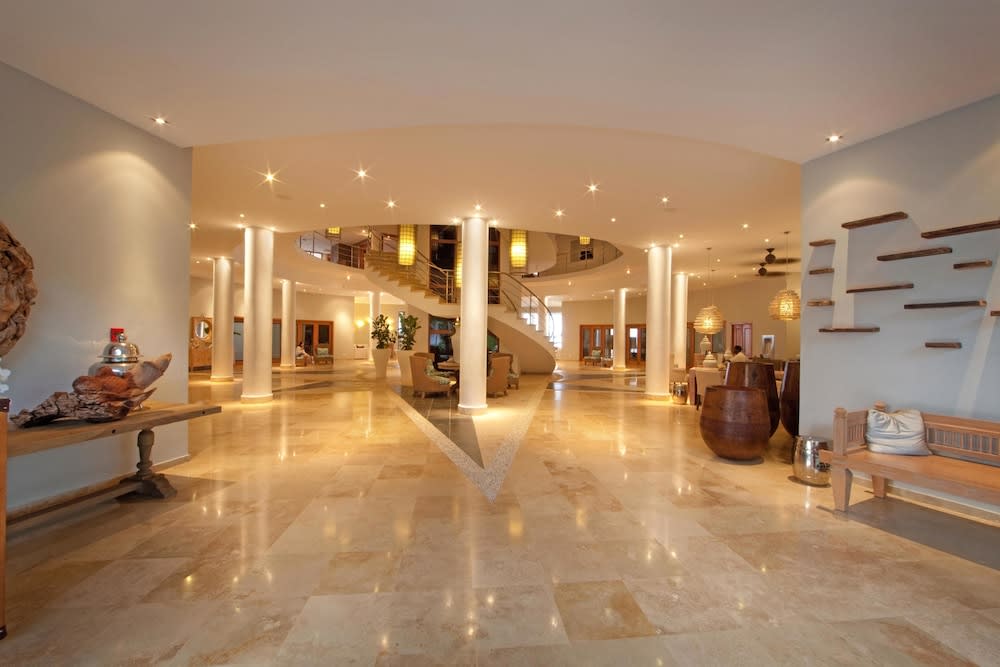 The Bannister Hotel & Yacht Club 2