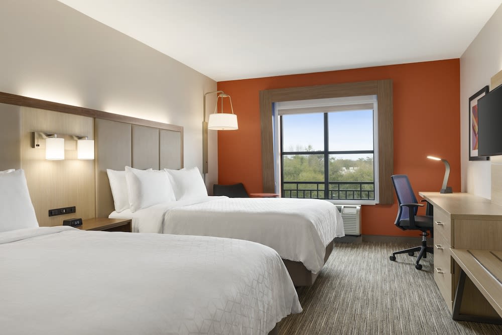 Holiday Inn Express & Suites Mt. Pleasant by IHG 4