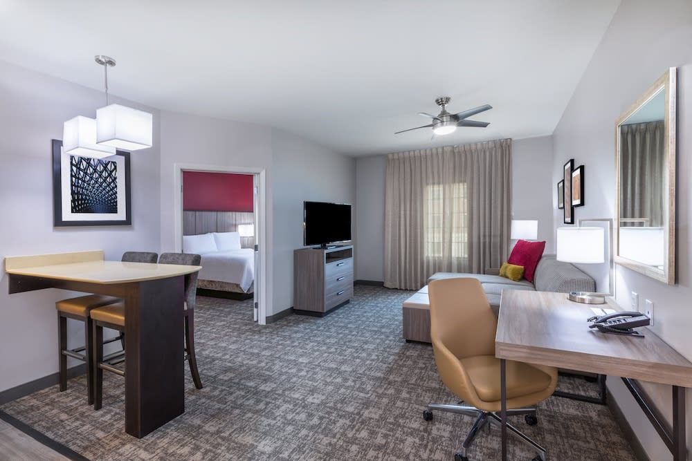 Staybridge Suites IAH AIRPORT EAST by IHG 2