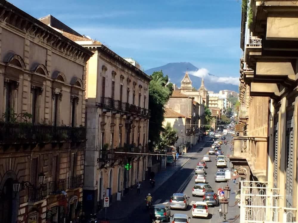 ETNEA 454 Catania Luxury Rooms 1