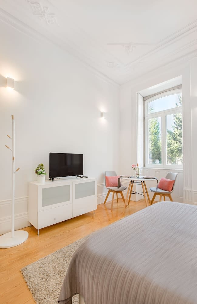 Invicta City Studio 5