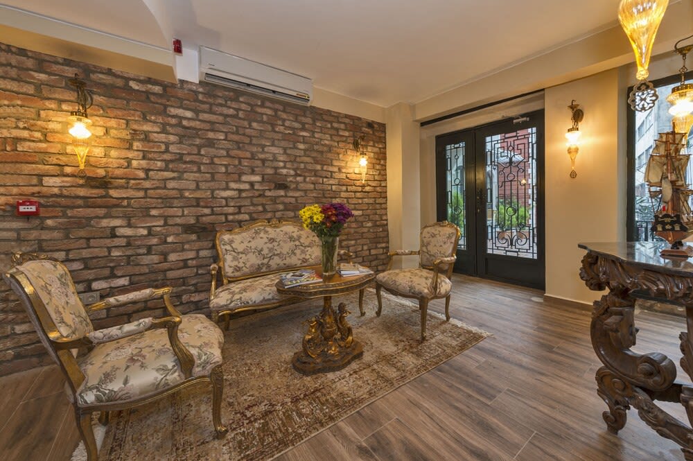 Corner Garden Hotel 2
