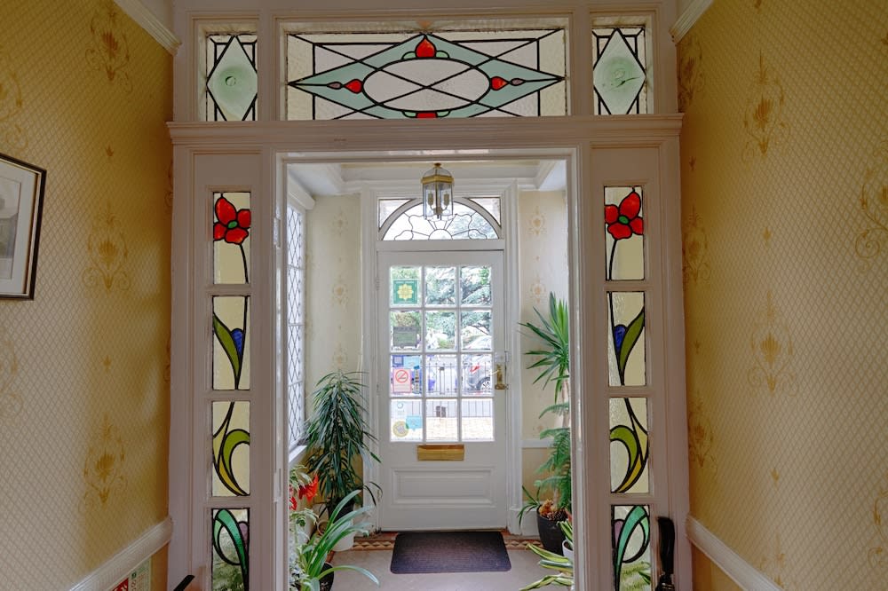 Holcombe House Guest House 2
