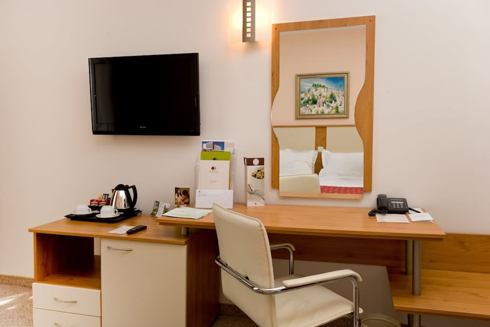 Apollo Spa Resort - Ultra All-Inclusive , Pools & Free Beach, Individual AC in Every Room 3