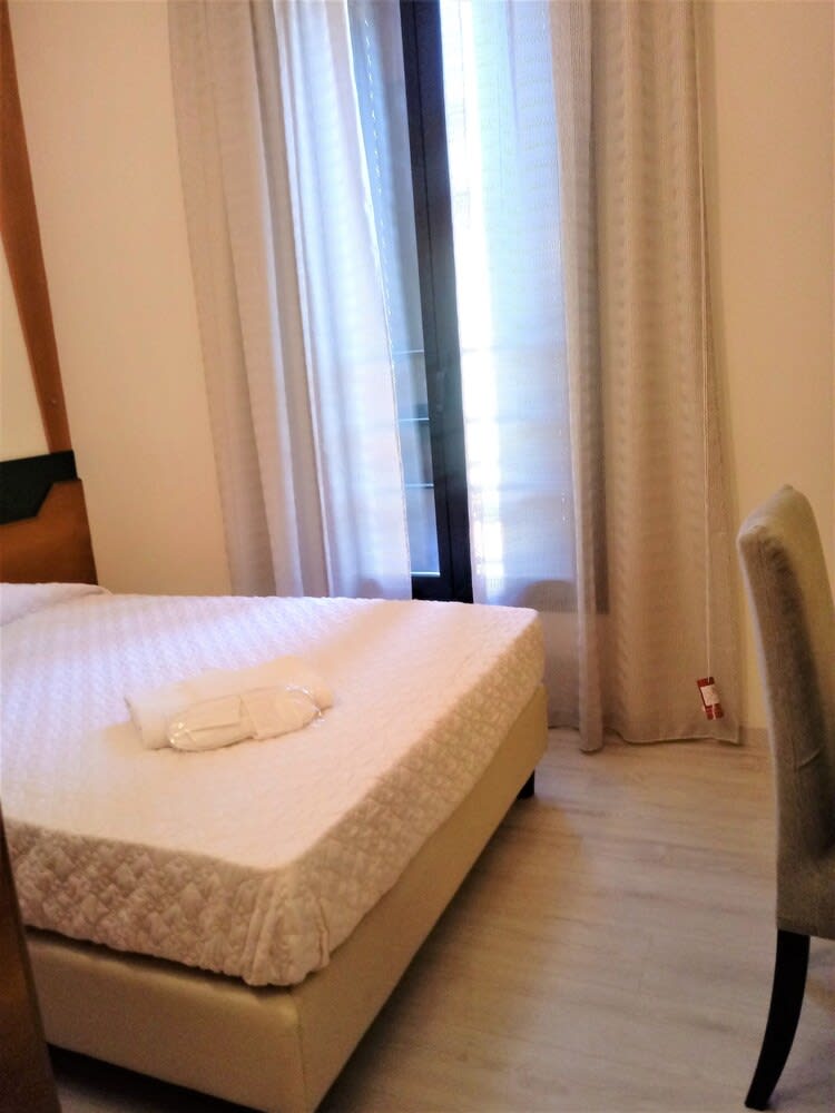 HOTEL DOZZA 2
