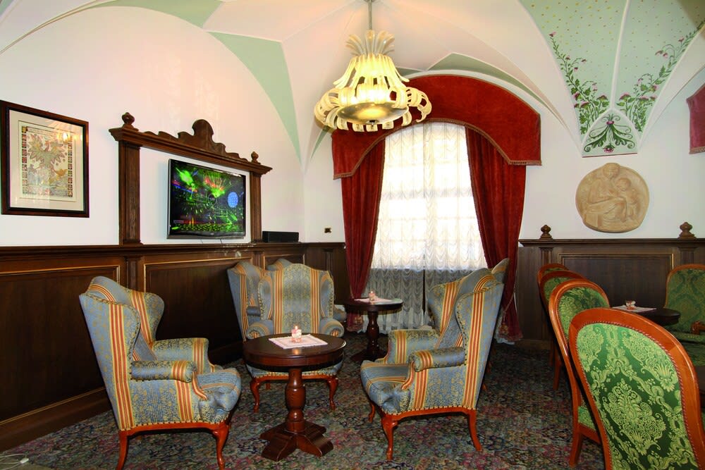 Hotel Dolomiti Schloss 5