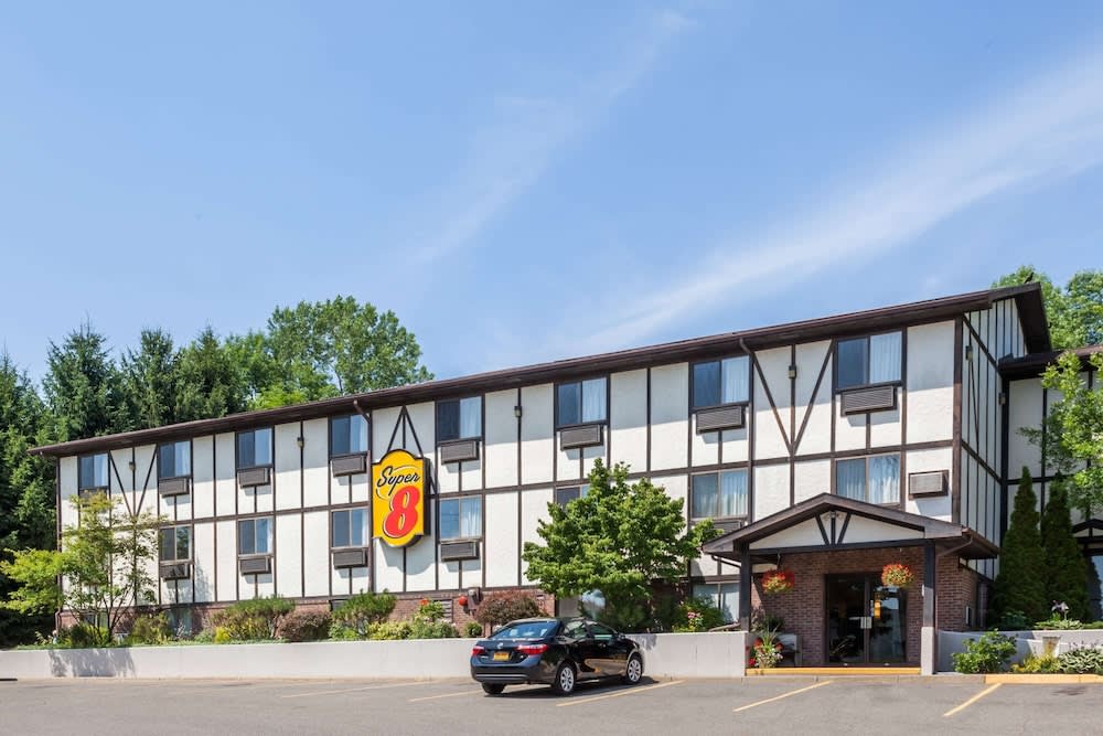 Super 8 by Wyndham Norwich 1