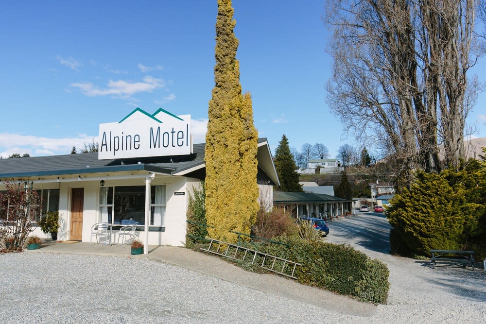 Alpine Motel 2