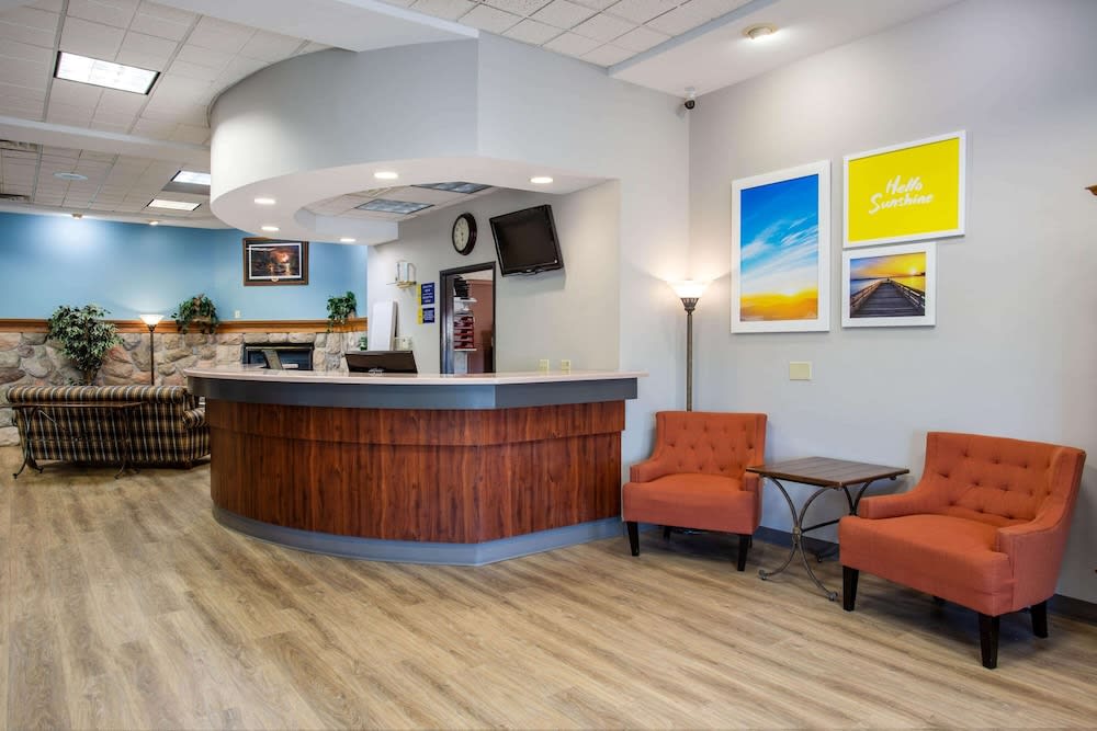 Days Inn by Wyndham Marquette 2