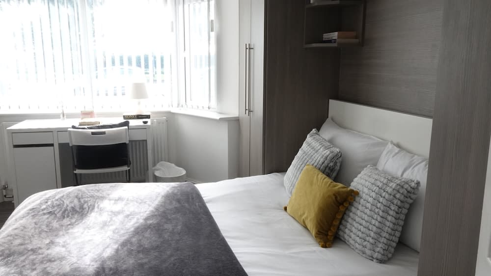 Private Bathroom Rooms- Near Heathrow - Near Shops 2