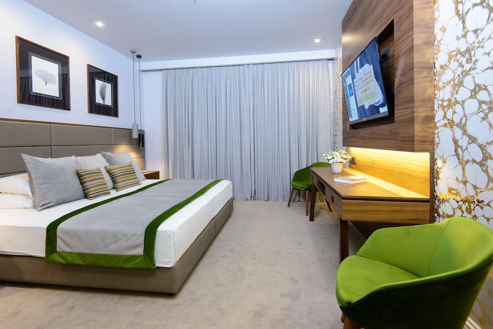 Royal Ariston Hotel 4