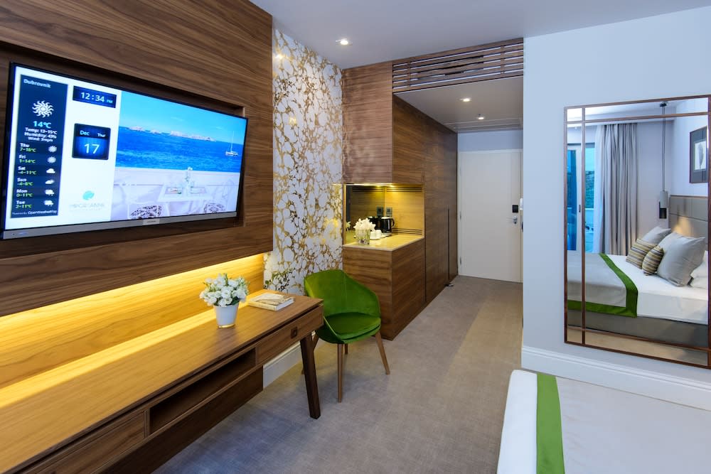 Royal Ariston Hotel 3