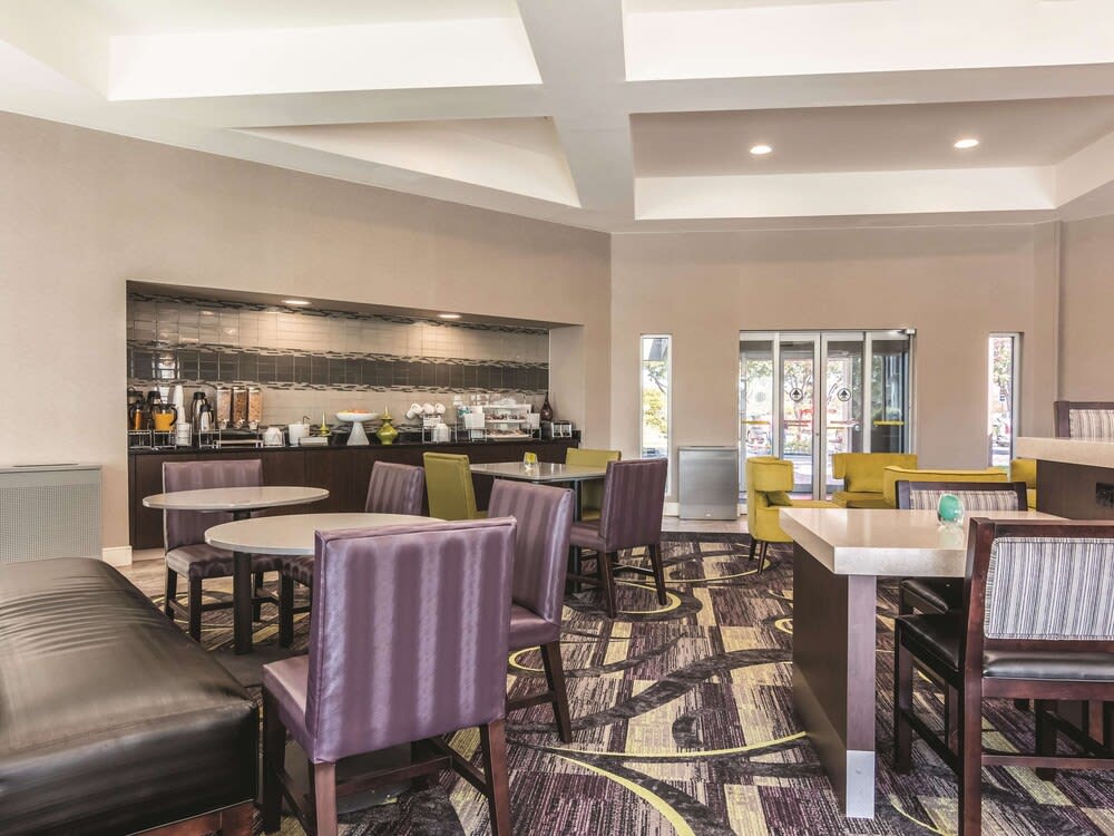 La Quinta Inn & Suites by Wyndham Shreveport Airport 2
