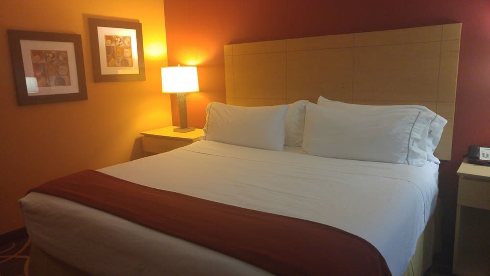 Holiday Inn Express CORTLAND by IHG 2