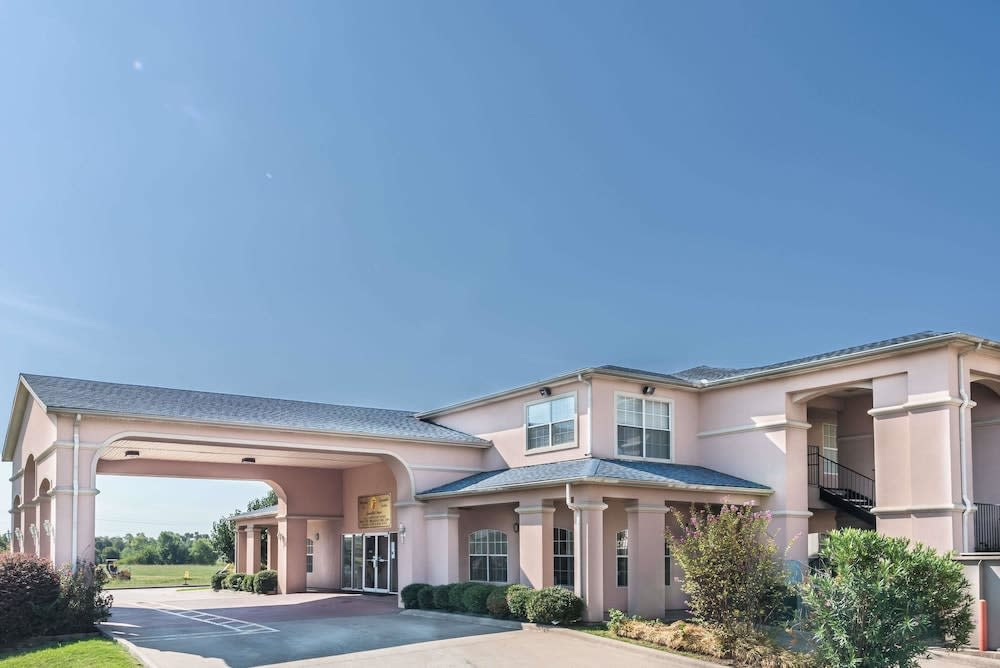 Super 8 by Wyndham Greenville 1