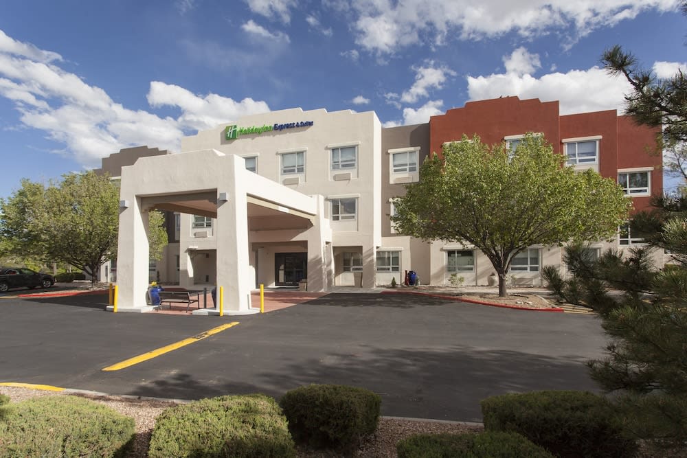 Holiday Inn Express & Suites SANTA FE by IHG 1