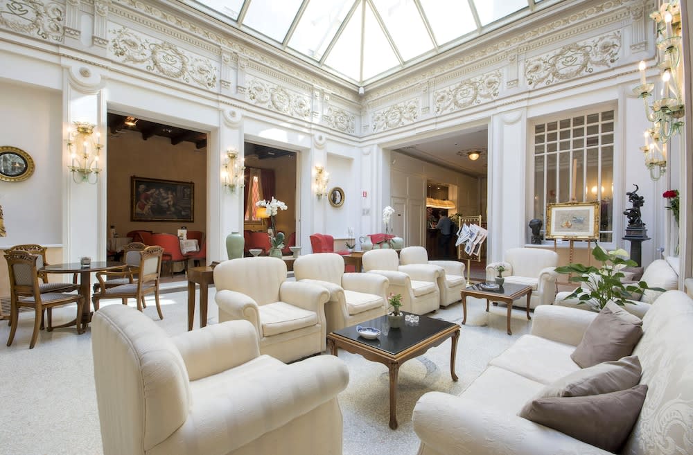 Hotel Corona d'Oro 1890 1