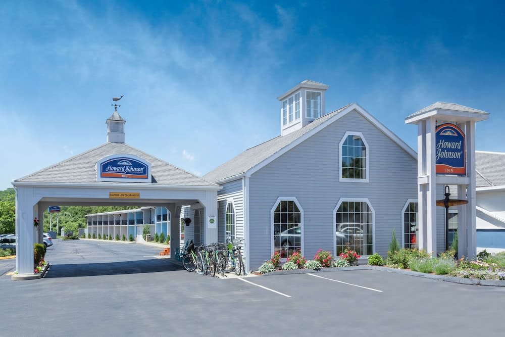 Howard Johnson by Wyndham Mystic 1