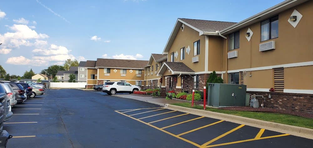 Super 8 by Wyndham Sterling Heights/Detroit Area 1