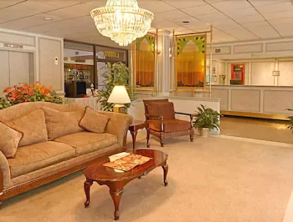 Ramada by Wyndham Paintsville Hotel & Conference Center 2