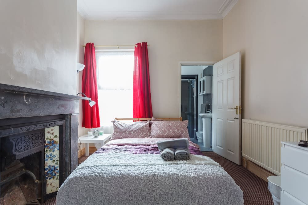 Shirley House Self Catering Guest House, 5 min Drive to Cruise Ship