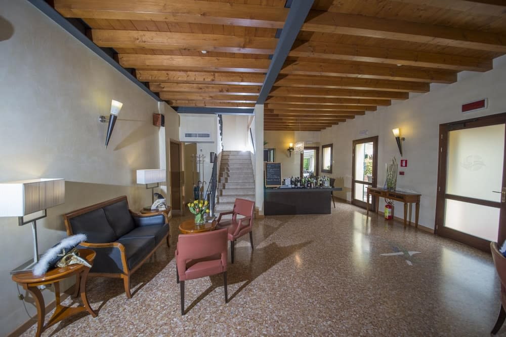 Hotel Venice Resort Airport 2