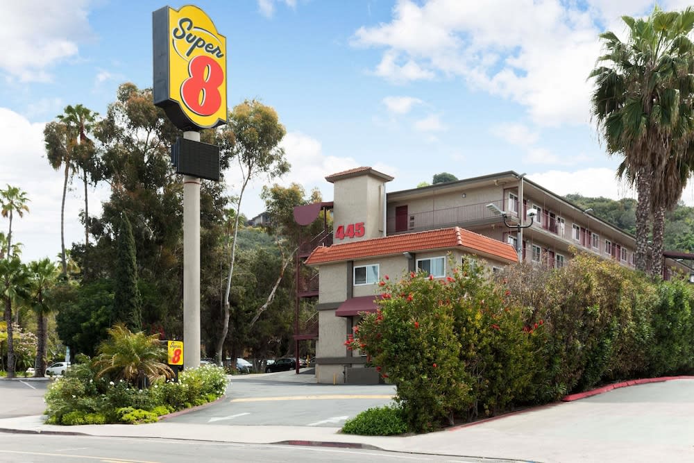 Super 8 by Wyndham San Diego Hotel Circle 1