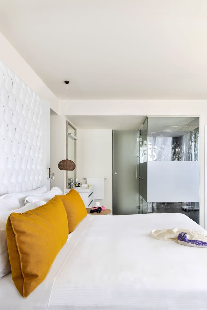 Hotel image ME Ibiza - The Leading Hotels of the World + //res.cloudinary.com/lastminute/image/upload/q_auto/v1675068678/haha35hvp44qi6rrpkk7.jpg