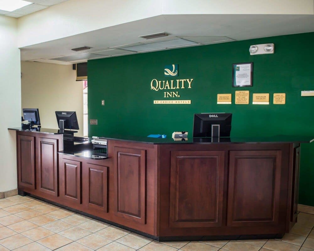 Quality Inn Chipley I-10 at Exit 120 4